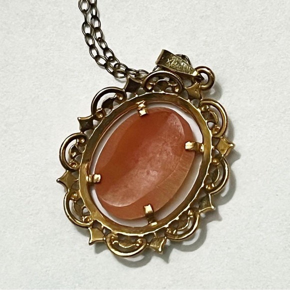 1930’s 14k Gold plated Frame and  carved shell Cameo - Picture 2 of 6